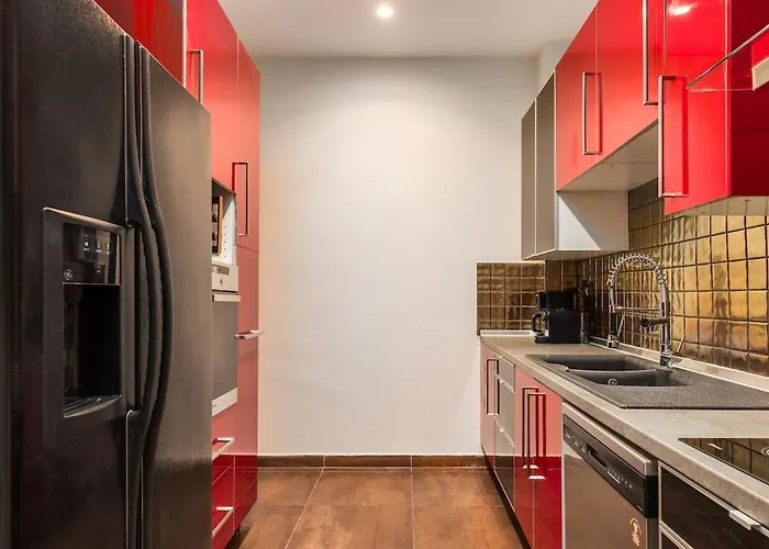 The Lux Urban Apartment